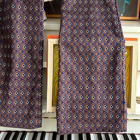 Stylish Patterned Women's Pants - Picture 2 of 16